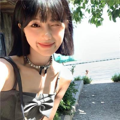 好麻烦,每天都要谈恋爱